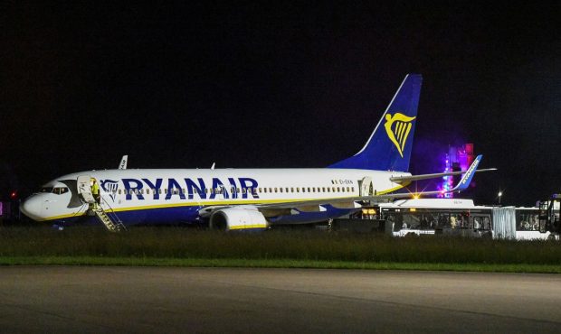 تلاطم های خشونت آمیز به پرواز Ryanair در آلمان برخورد می کند ، و مجبور به فرود اضطراری و مجروح شدن 9 می شود